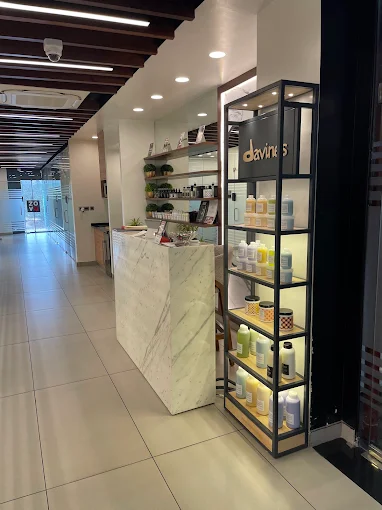 New Luxe unisex salon